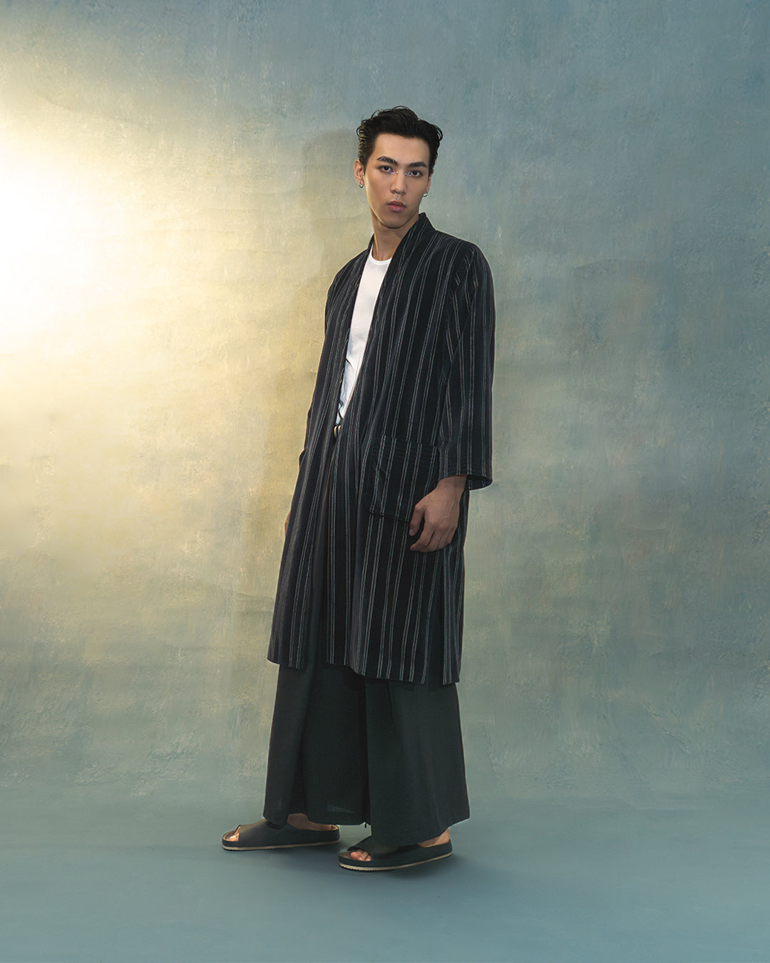 Kimono robe in black stripes velvet