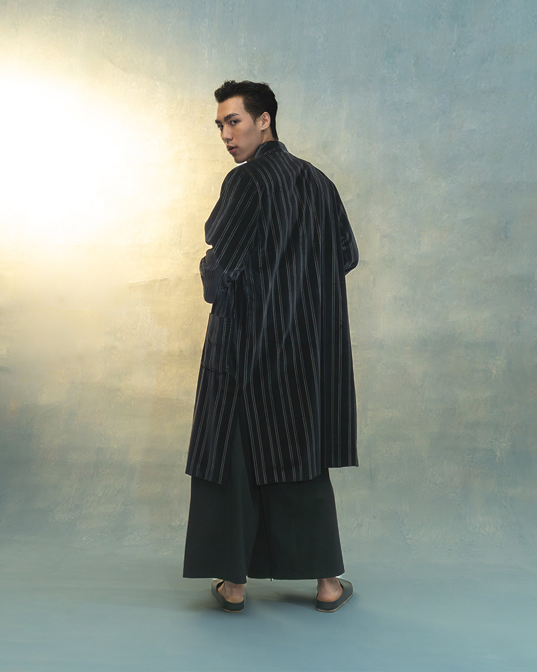 Kimono robe in black stripes velvet