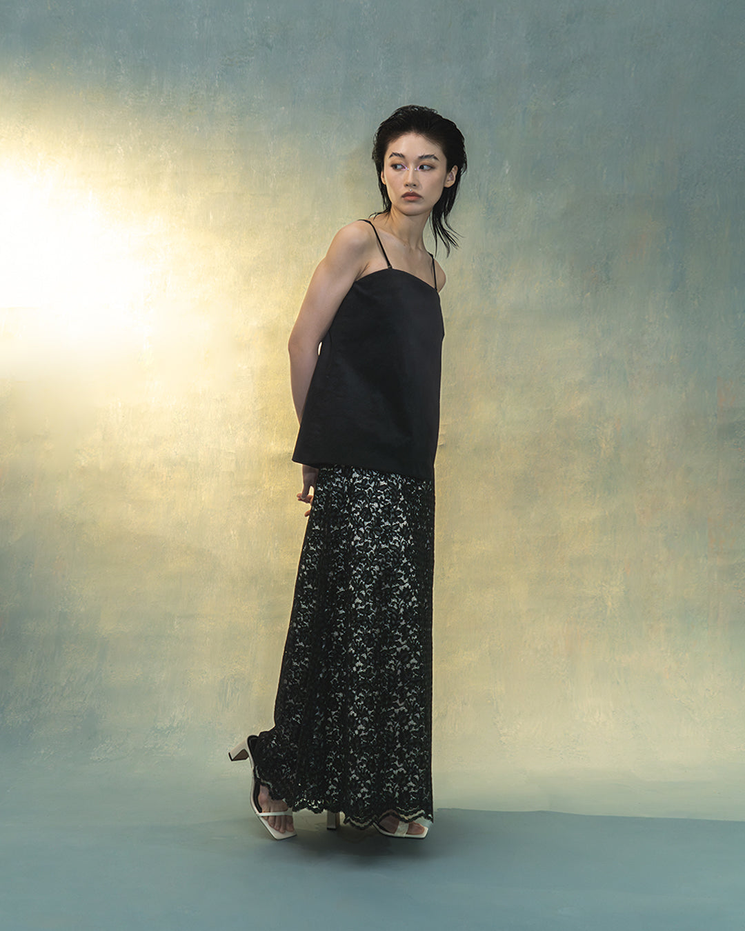 Tube dress in black velvet lace