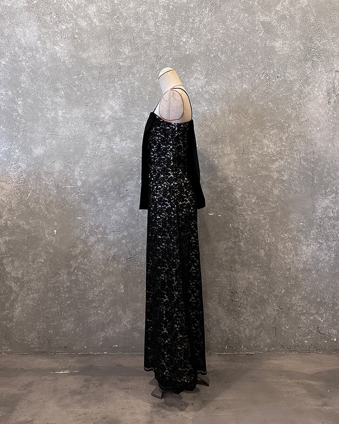 Tube dress in black velvet lace