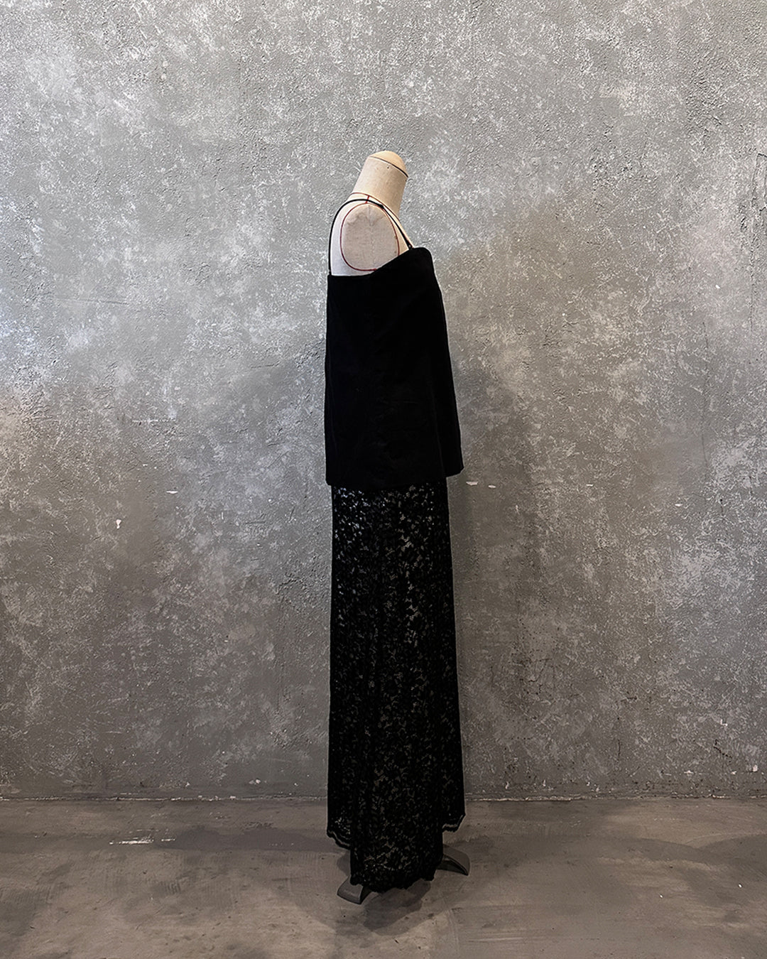 Tube dress in black velvet lace
