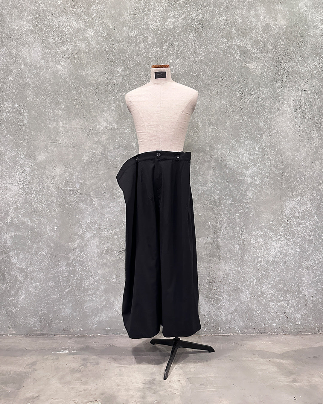 Kung fu 3 way pants in black suiting