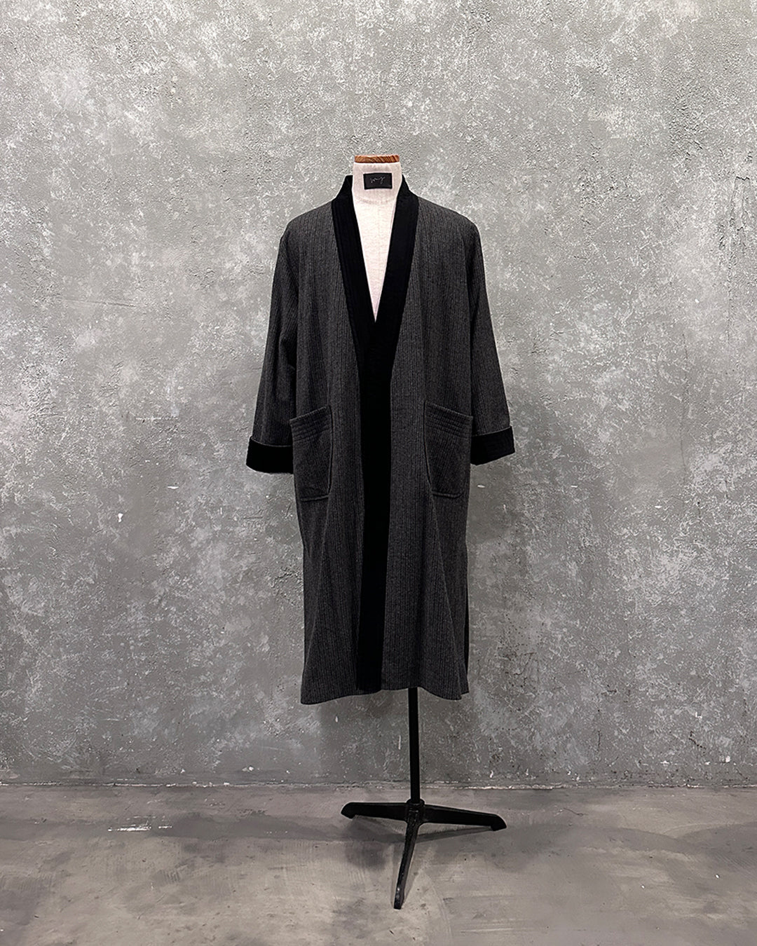 Kimono robe in grey striped woolen