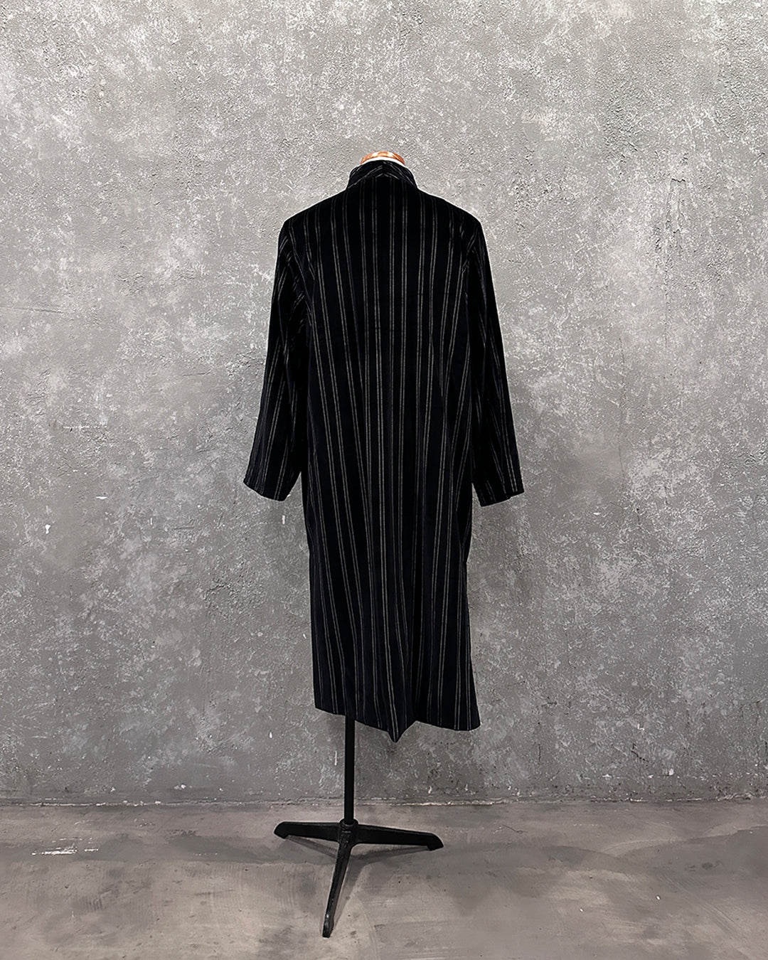 Kimono robe in black stripes velvet