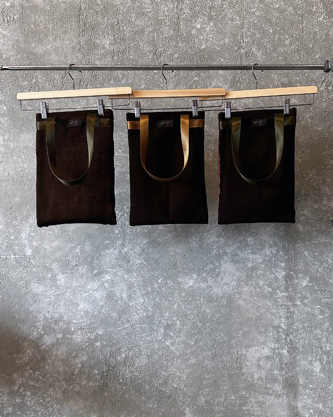 H A4 ipad/document tote in furniture cotton velvet