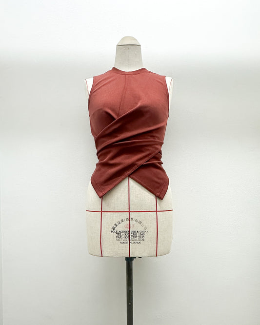 Cross sleeveless 2 ways tee in brick red