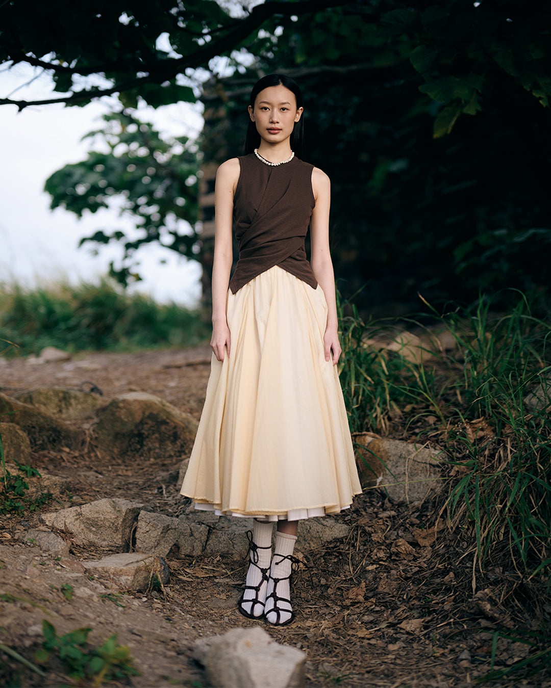 Cross sleeveless 2 ways tee in brown jersey