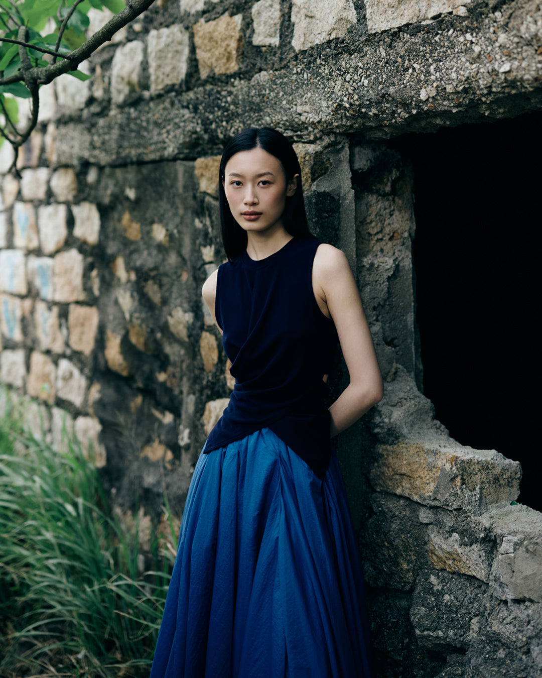 Cross sleeveless 2 ways tee in navy jersey