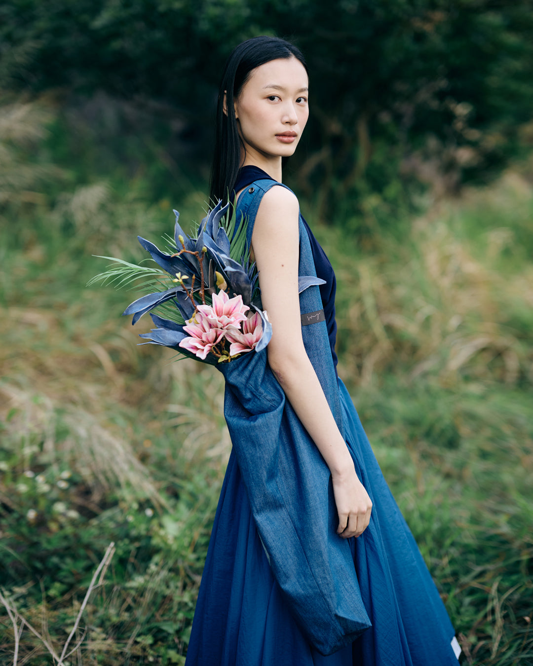 WHY flower bag in blue denim