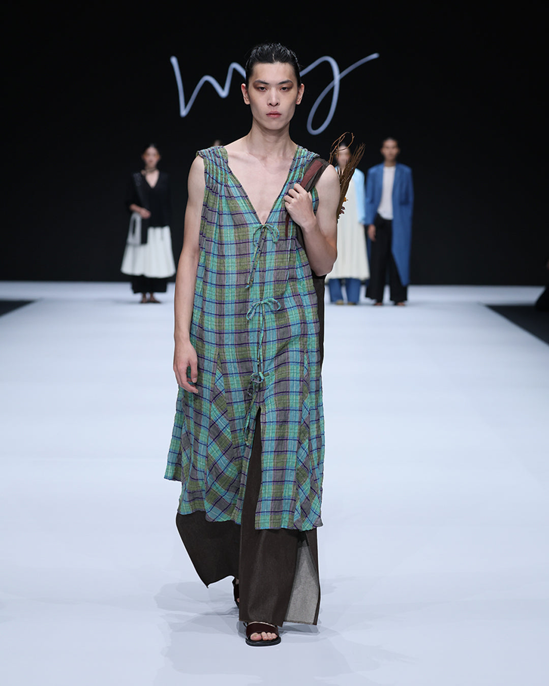 Hand pleated Guàn tóu yī in green check cotton