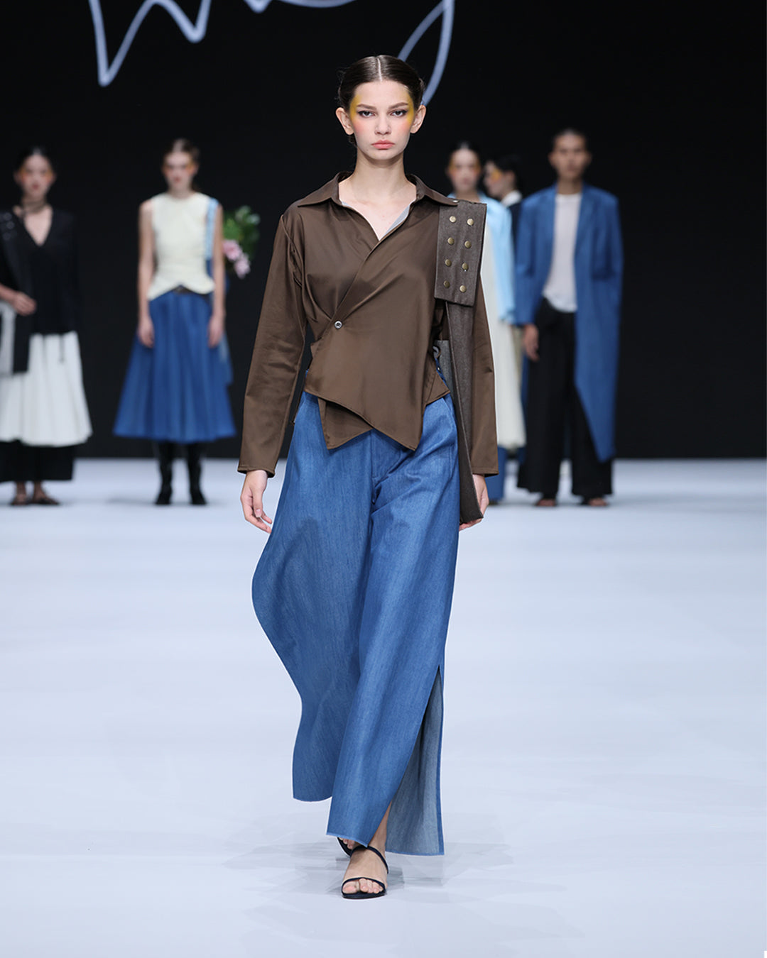 WHY crossbody bag in brown denim