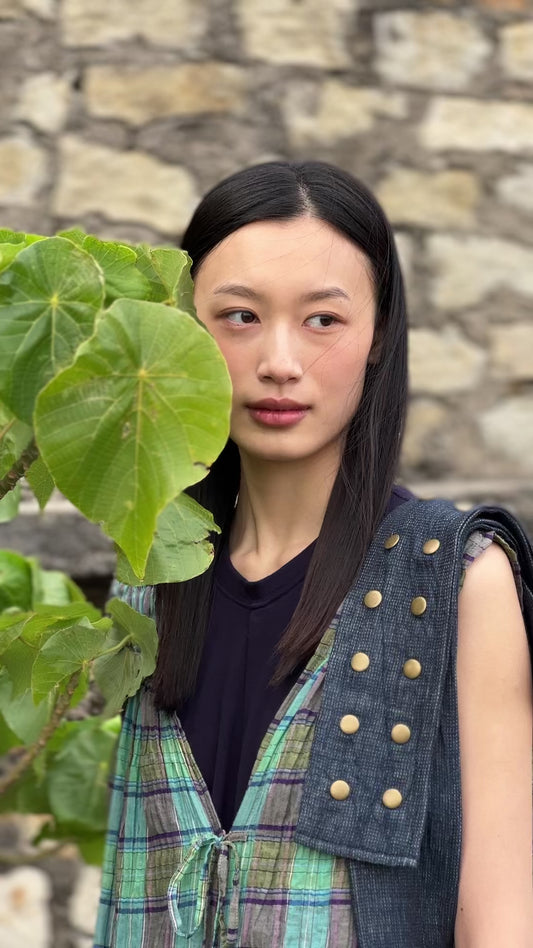 Hand pleated Guàn tóu yī in green check cotton
