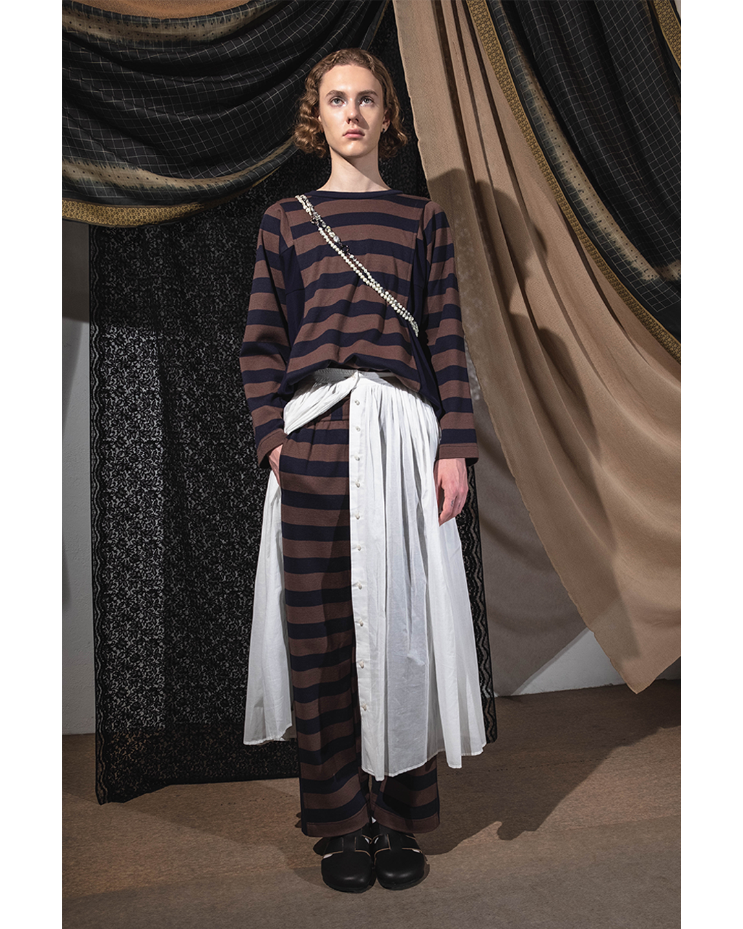 Sweater T in brown & navy striped roma knit
