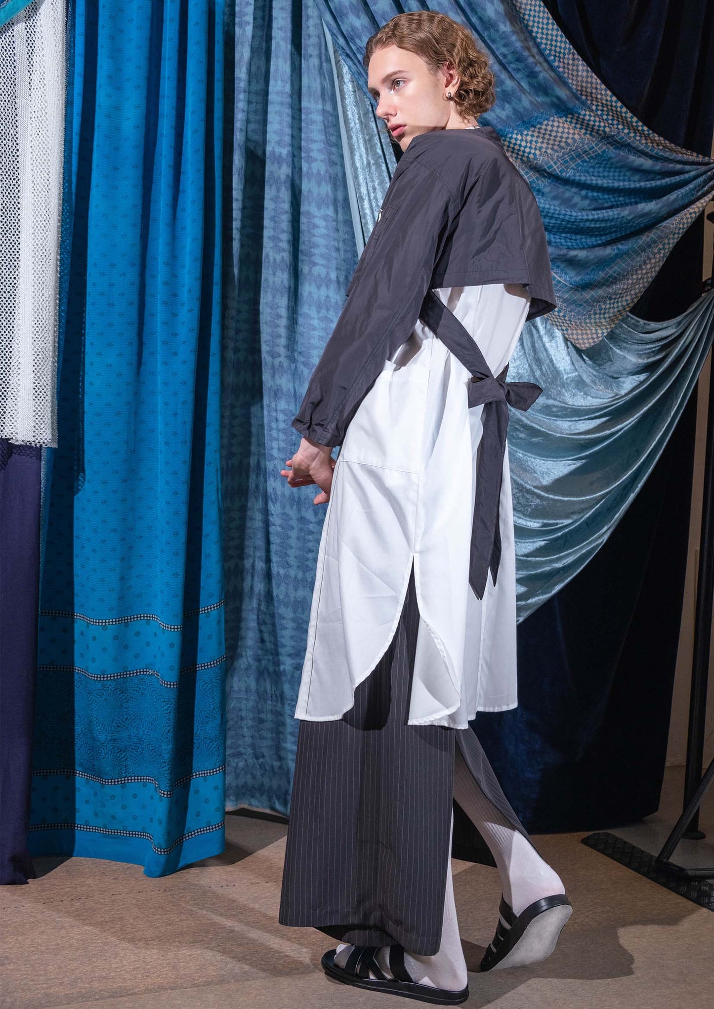 Chinese padding crop jacket in grey nylon