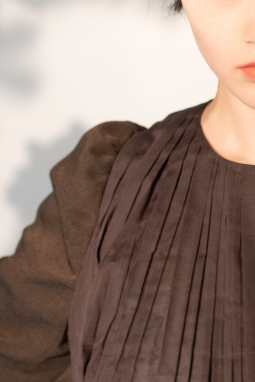Puff sleeve hand pleated top