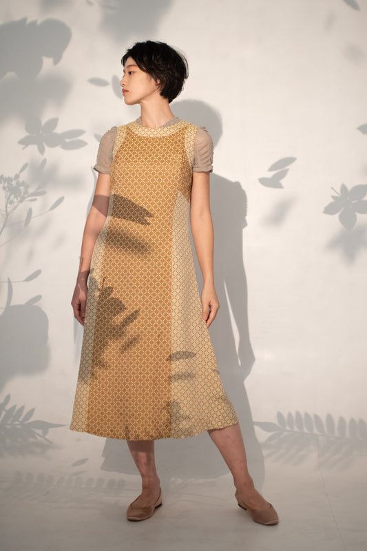 Little block patched dress in mustard acetate