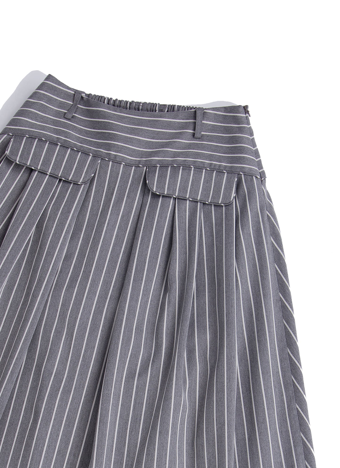 Multi pockets pleated skirt in grey stripes