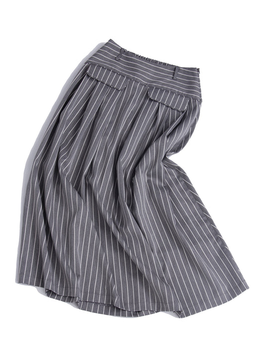 Multi pockets pleated skirt in grey stripes