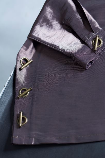 Locked buttons shirt in brown