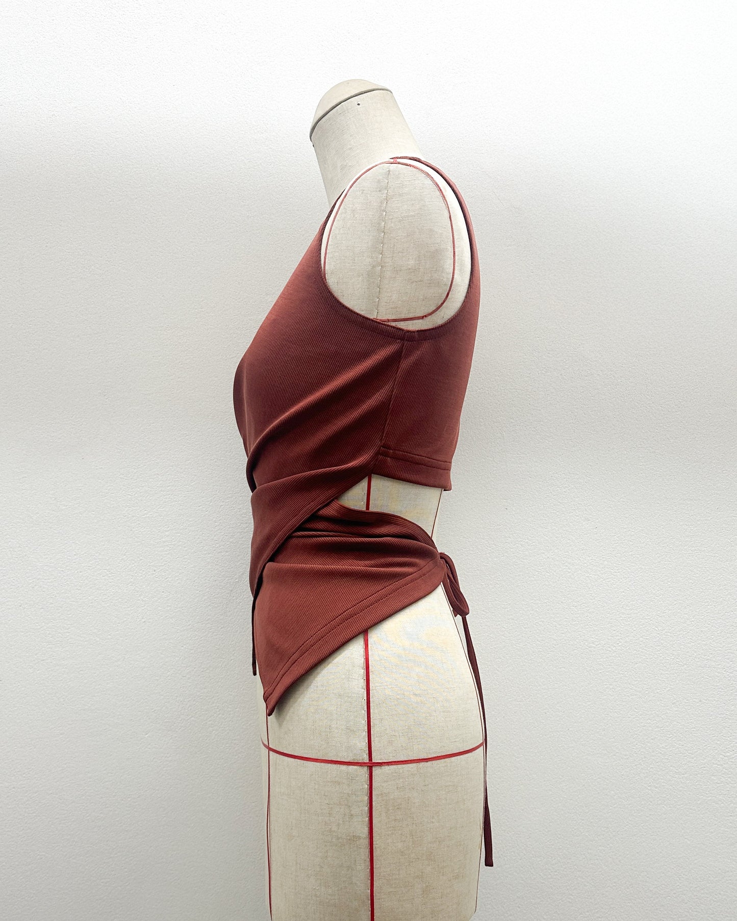 Cross sleeveless 2 ways tee in brick red