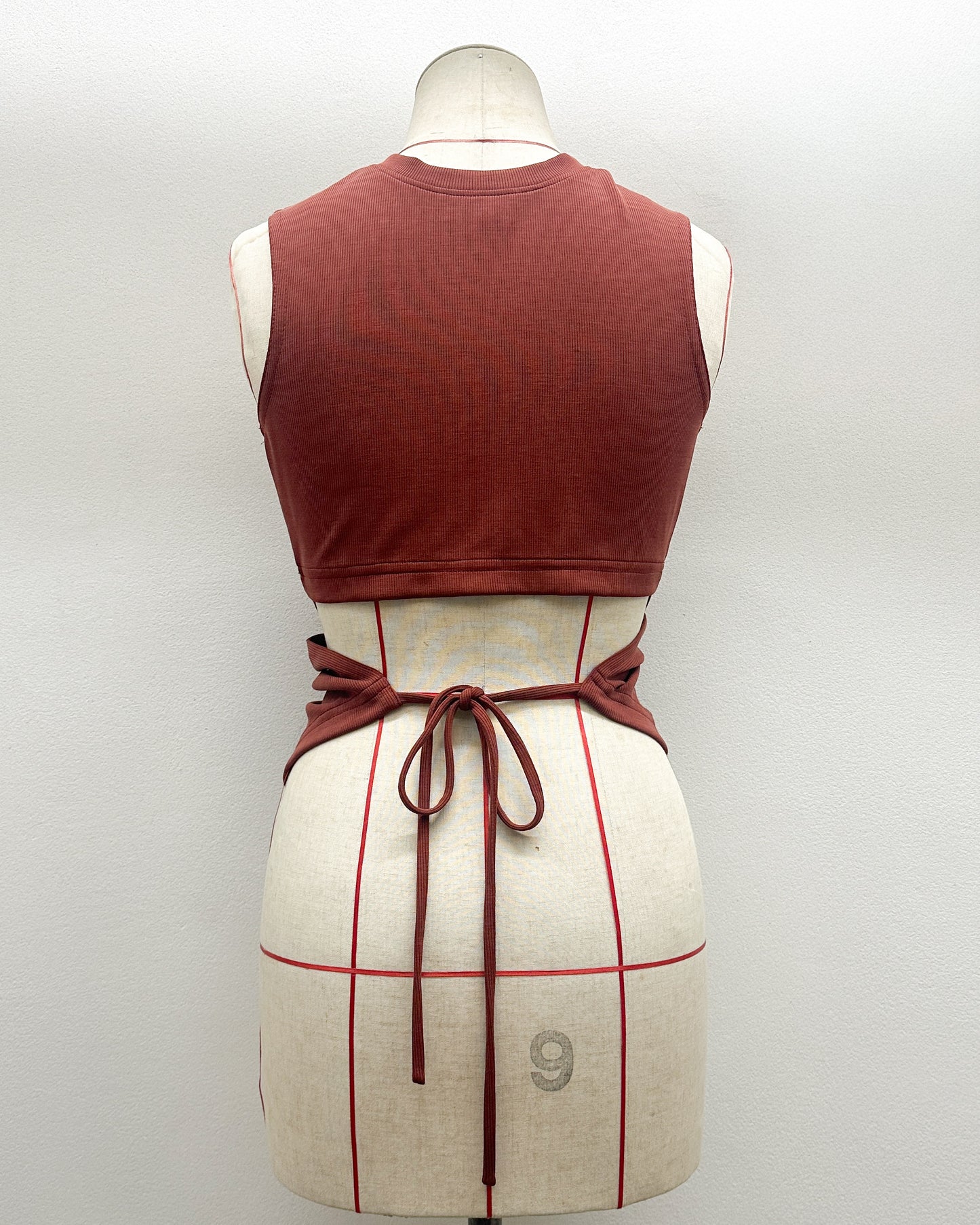 Cross sleeveless 2 ways tee in brick red