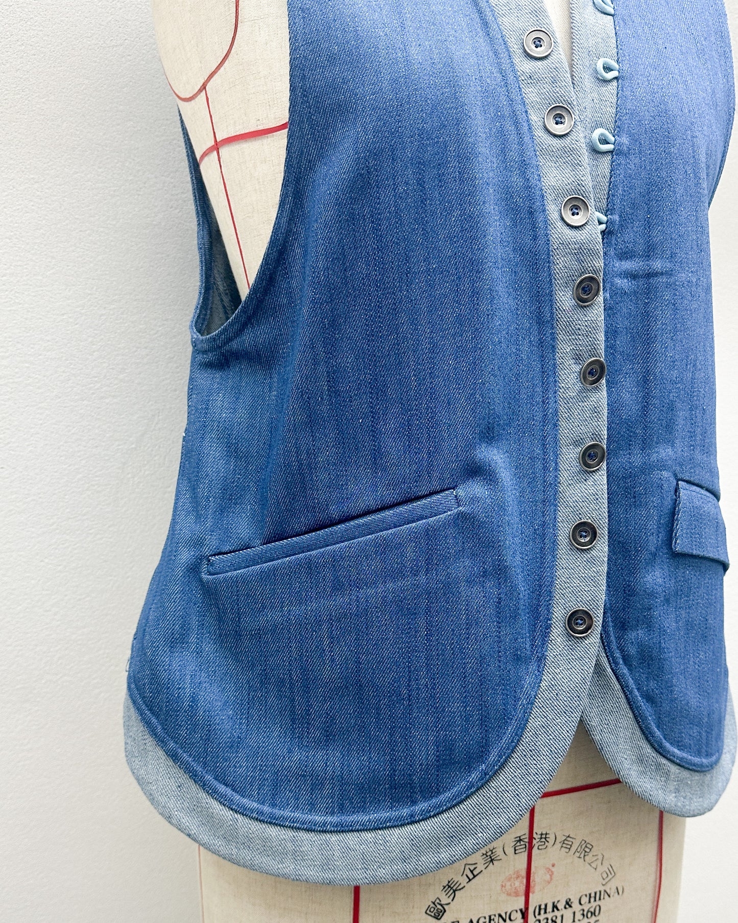 Denim round vest in blue