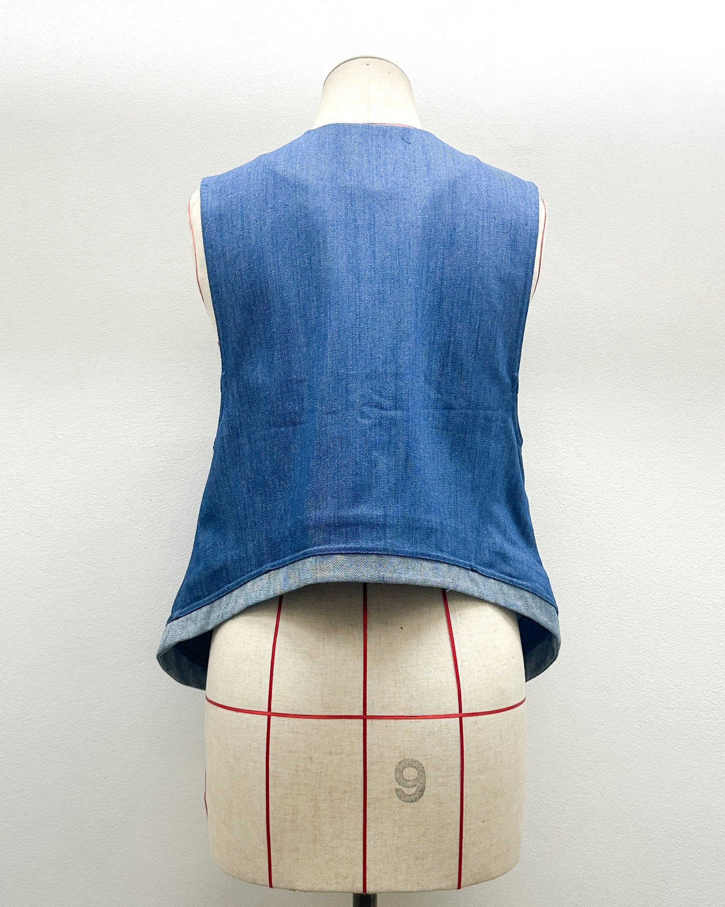 Denim round vest in blue