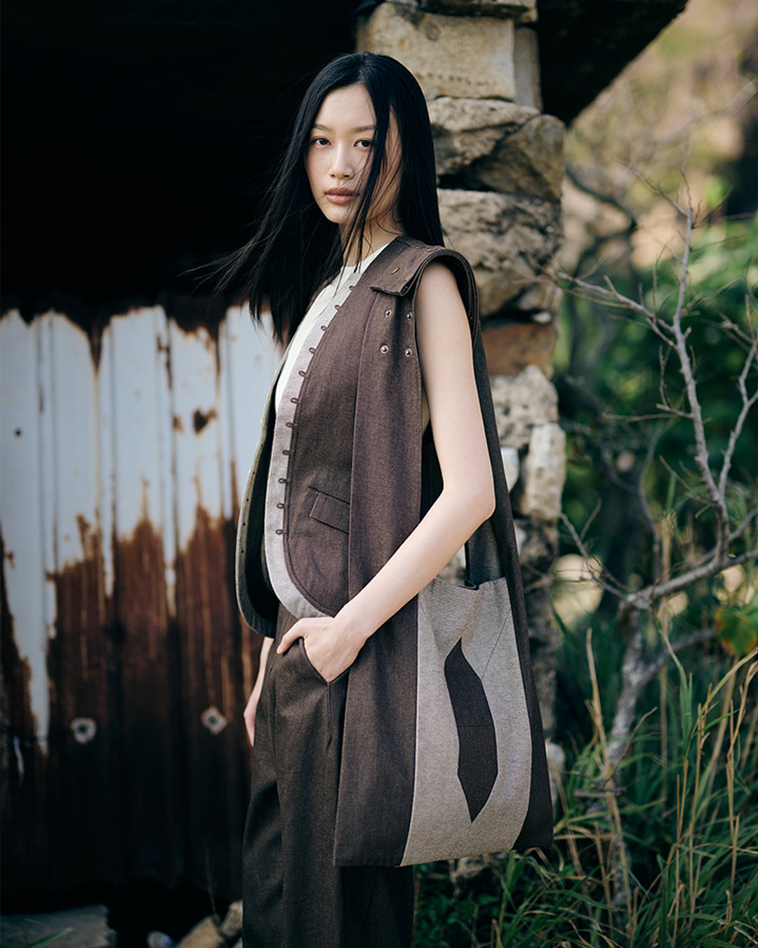 Denim round vest in brown