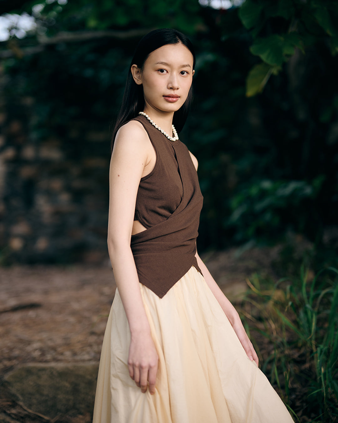 Cross sleeveless 2 ways tee in brown jersey