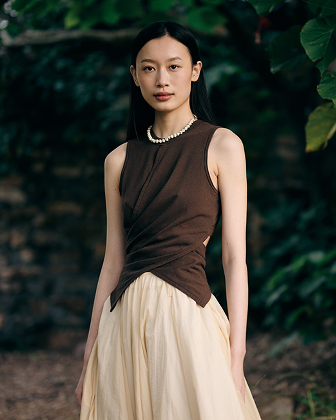 Cross sleeveless 2 ways tee in brown jersey