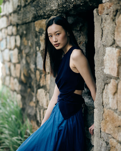 Cross sleeveless 2 ways tee in navy jersey