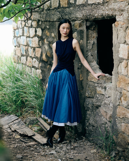 Funnel skirt in blue light weight nylon