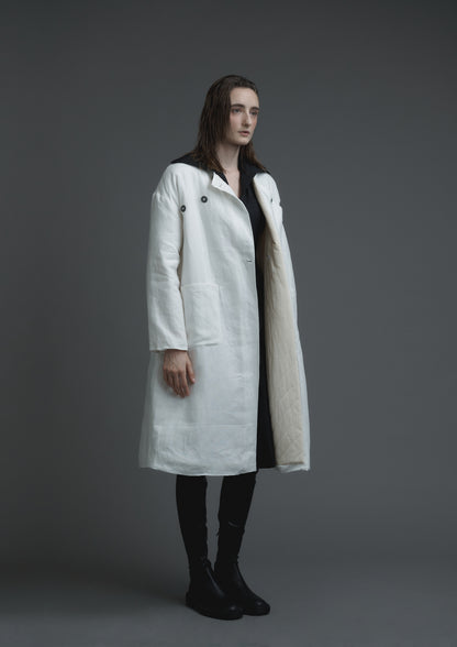 Patient quilted coat in white linen