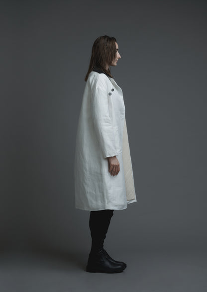 Patient quilted coat in white linen