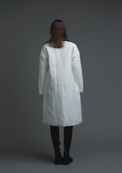 Patient quilted coat in white linen