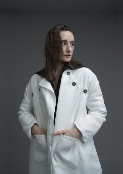 Patient quilted coat in white linen