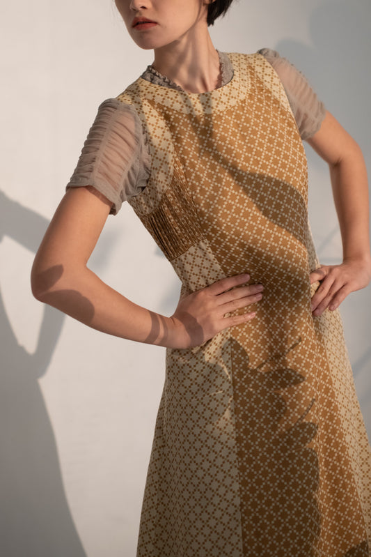 Little block patched dress in mustard acetate