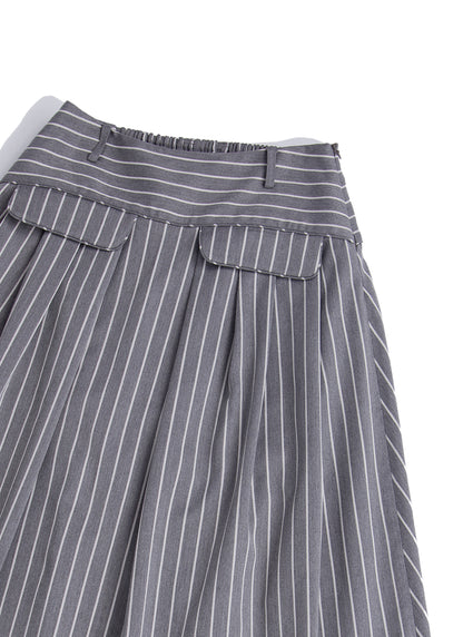 Multi pockets pleated skirt